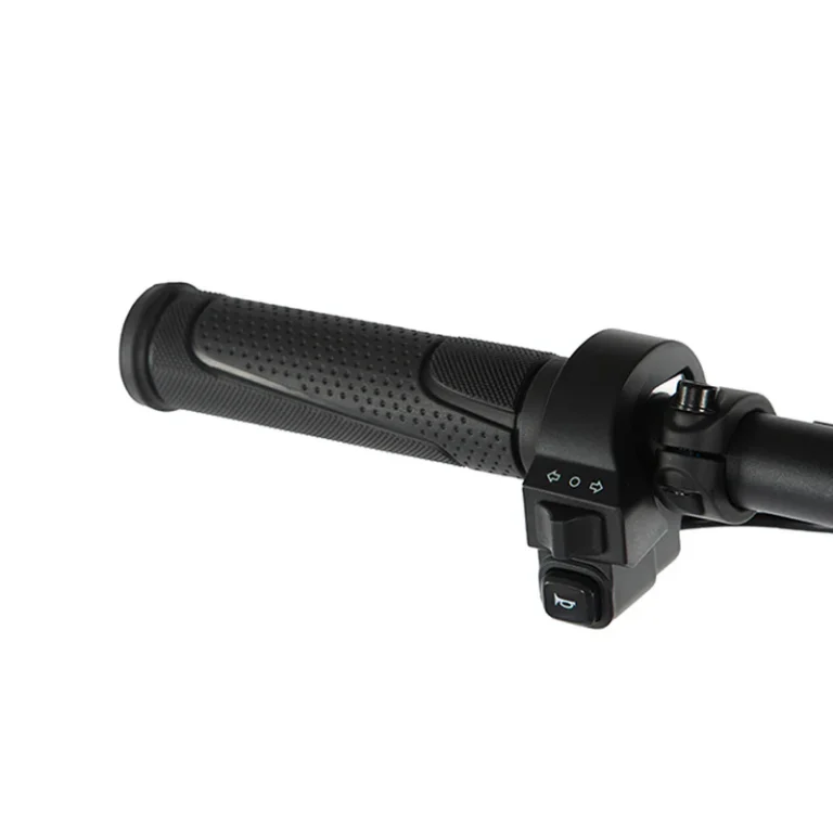 KuKirin G4 parked in modern city