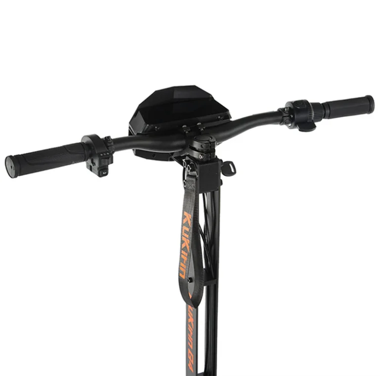 LCD screen on KuKirin G4 showing speed and battery