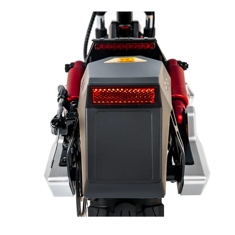 Rear wheel and fender on KuKirin M4 Max